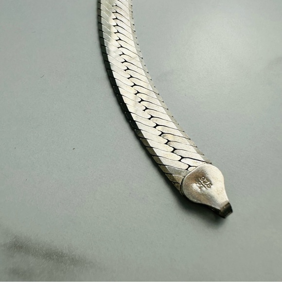 Vintage Italian Sterling Silver Herringbone Bracelet – 12.91g, Made in Italy - Picture 5 of 8